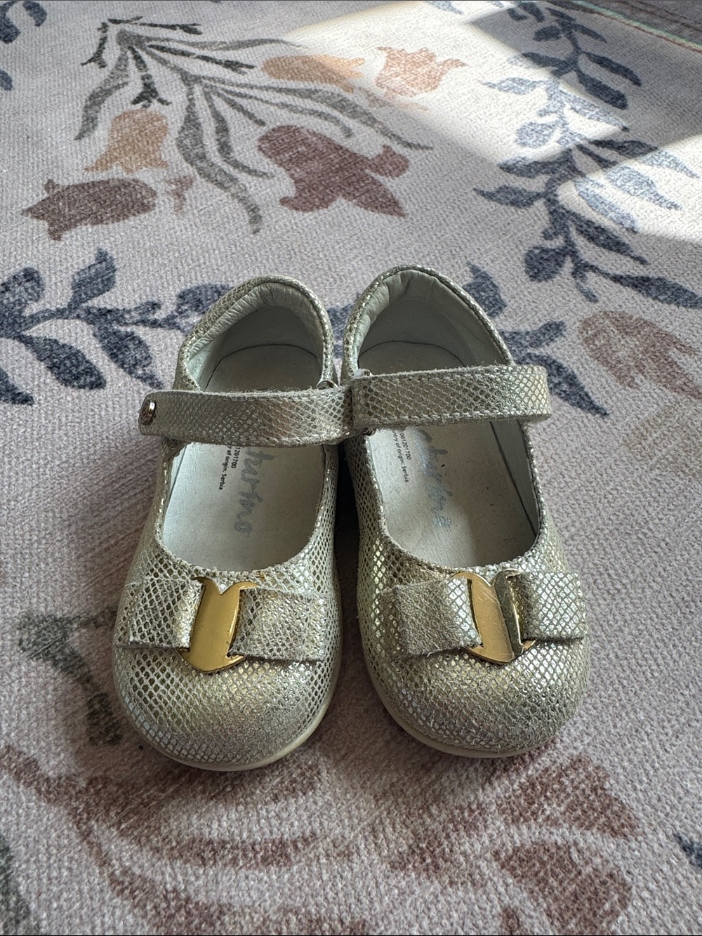 Naturino Girls Metallic Gold Mary Jane Shoes with Bow Size 22